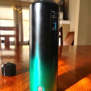 **SOLD**Starbucks 20oz Green to Black Cold Tumbler
